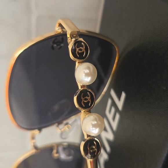 CHANEL Women's Sunglasses with Gold Frame and Black Lenses - Picture 6 of 8